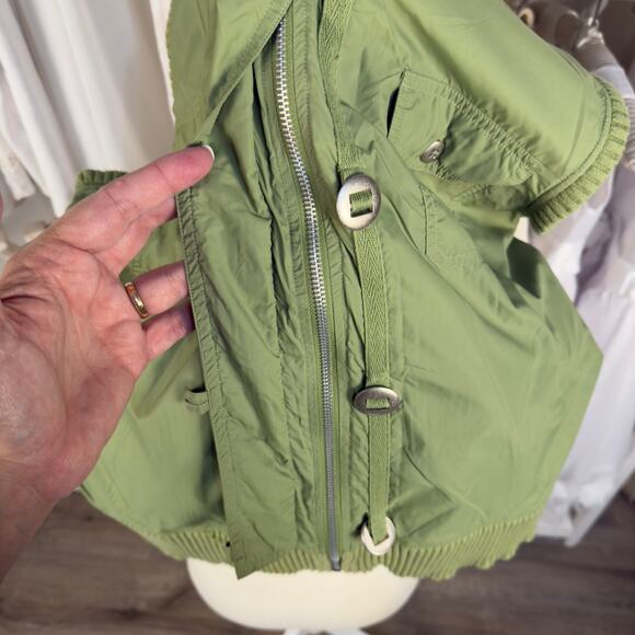 Christopher & Banks Women's Sz L Green Ribbed Toggle Closure Sweater Vest #3408 - Picture 2 of 8